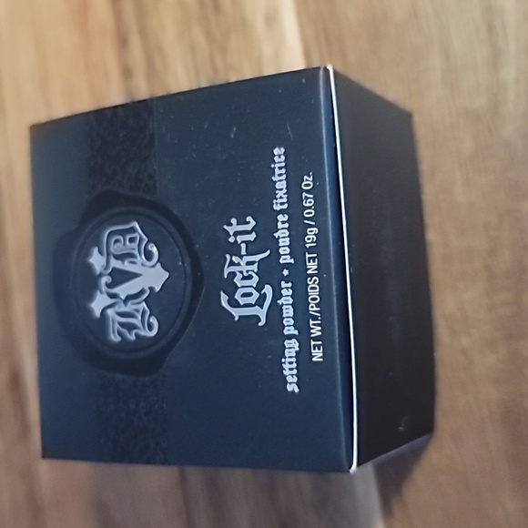 NIB KAT VON D LOCK-IT SETTING POWDER - Picture 6 of 12